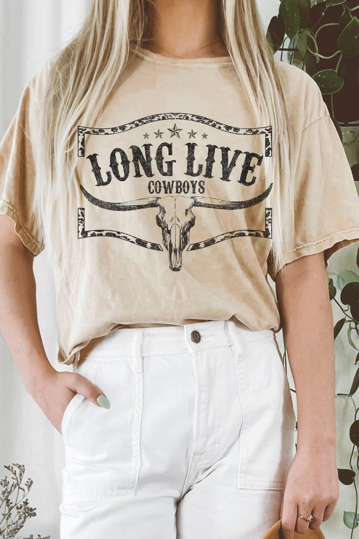 LONG LIVE COWBOY COW SKULL MINERAL GRAPHIC LONG CROP TOP
