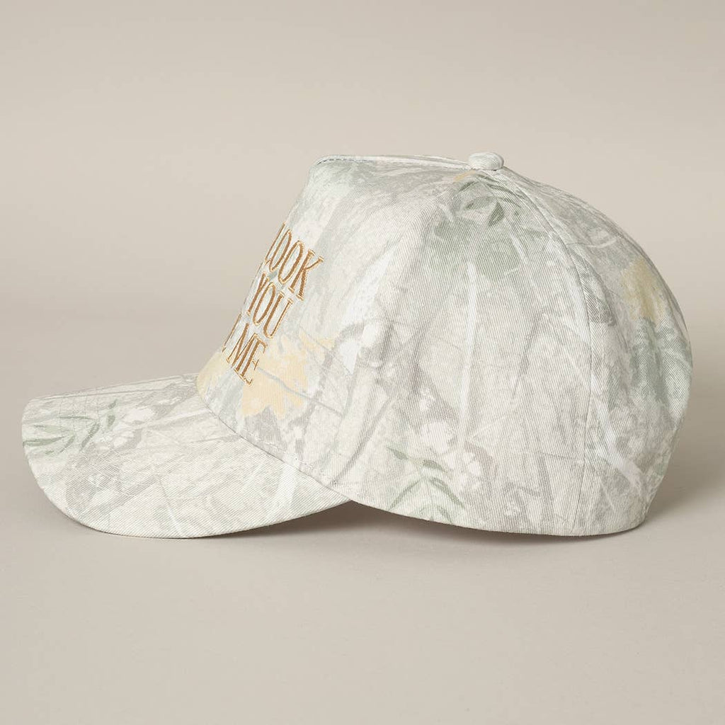 Marble-patterned cap with text on a beige background