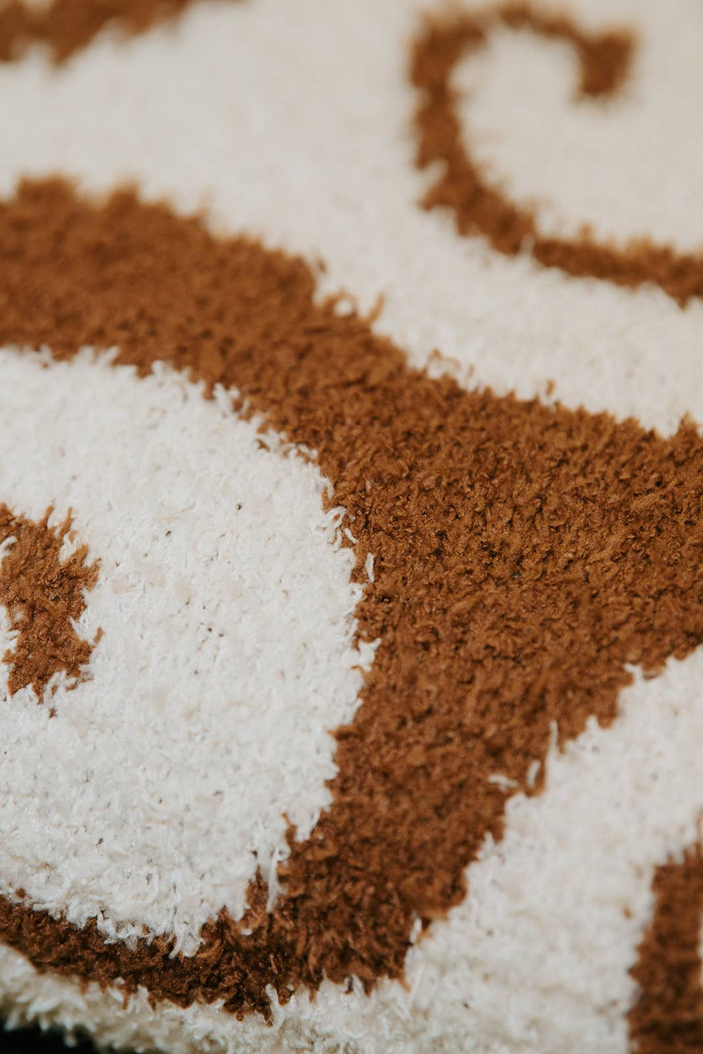 Hanalei Plush Throw - Mocha & Cream