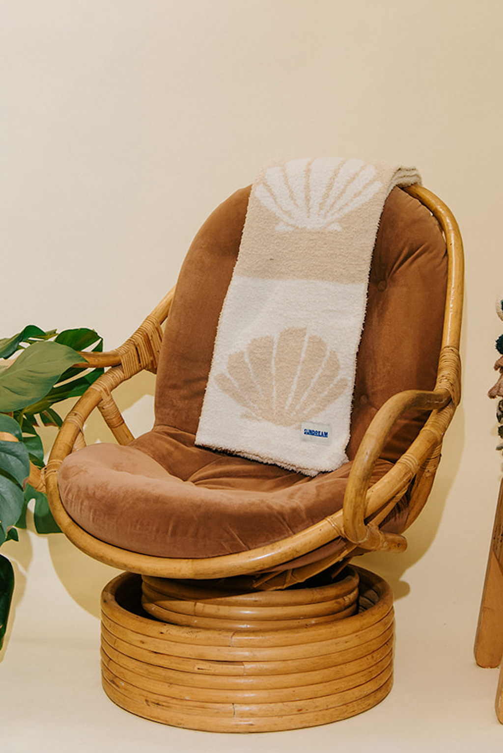ShellCheck Plush Throw - Sand + Tan