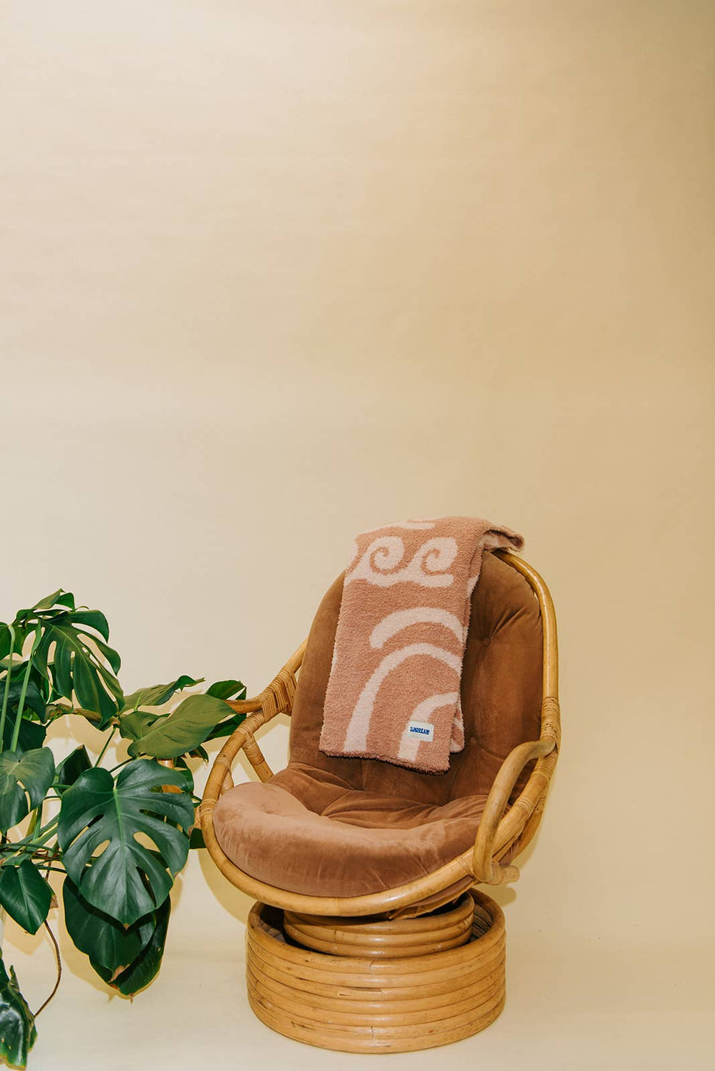 Hanalei Plush Throw - Island Blush